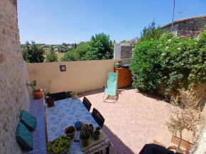 Maison de village cosy, grande terrasse dominante